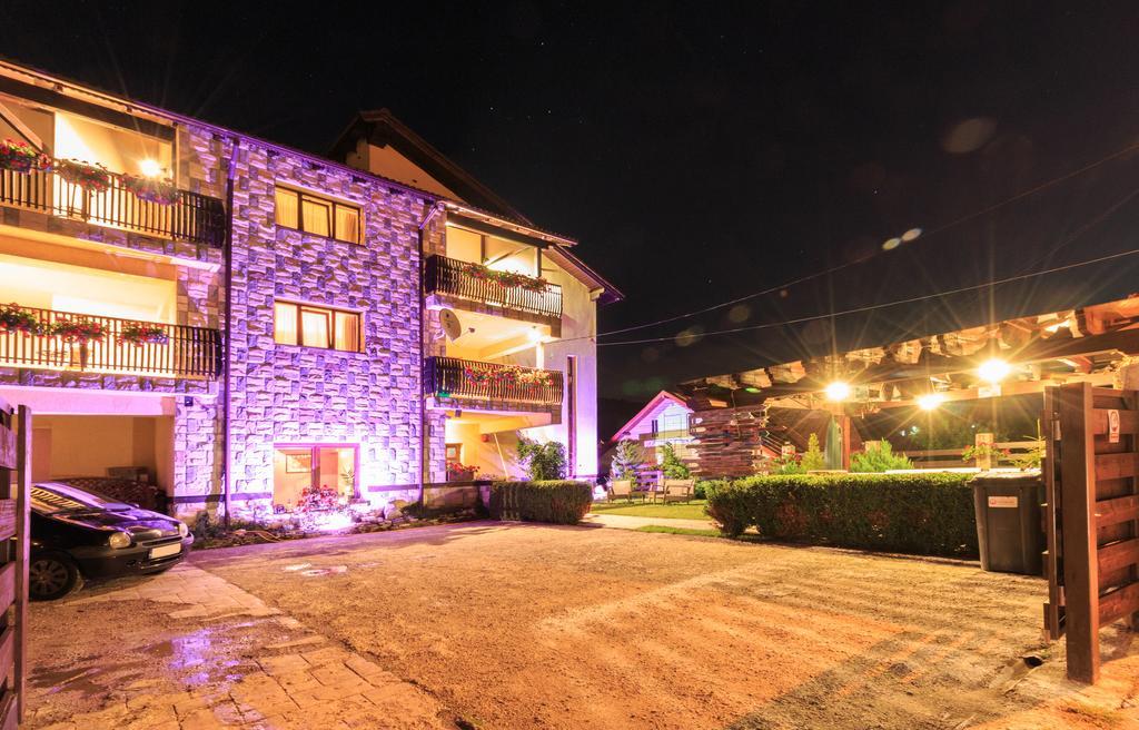 The Ghetto Hotel Buşteni Eksteriør billede